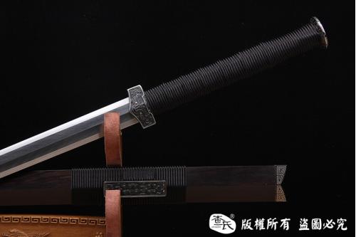 光复级孔雀纹经典铁装错银八面汉剑