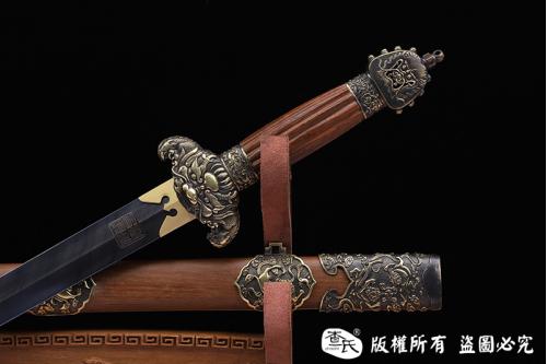 《龙行天下》 查长伟作品 收藏于陕西西安历史博物馆