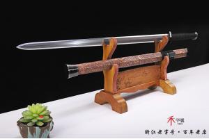 乌兹钢铁装错银汉剑