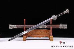 陨铁银装雕刻麒麟剑