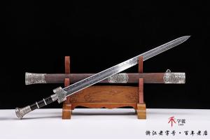 陨铁银装雕刻麒麟剑